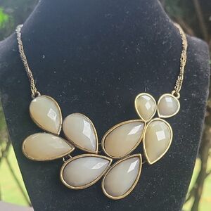 Chic Gold and Cream Teardrop Necklace